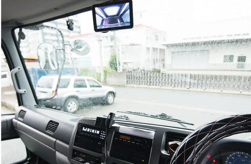 運転技術を学んでいる研修生